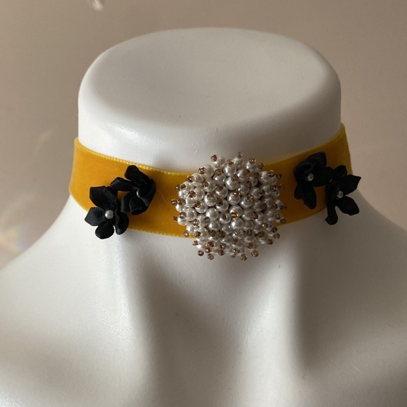 Handmade Women’s Butter Yellow Choker with Pearl Brooch Rococo Revival Regency - Picture 1 of 3